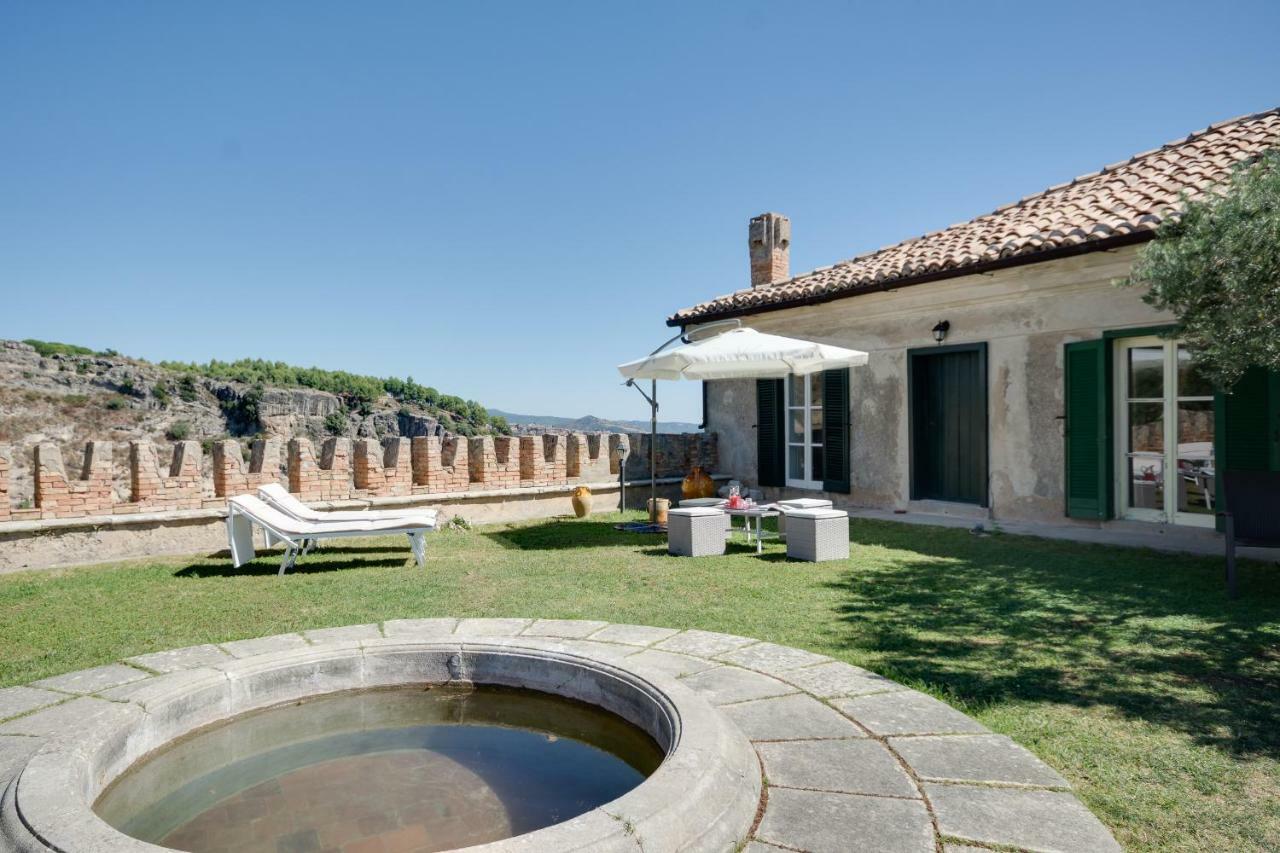 Castello Di Caccuri Suites Exterior photo